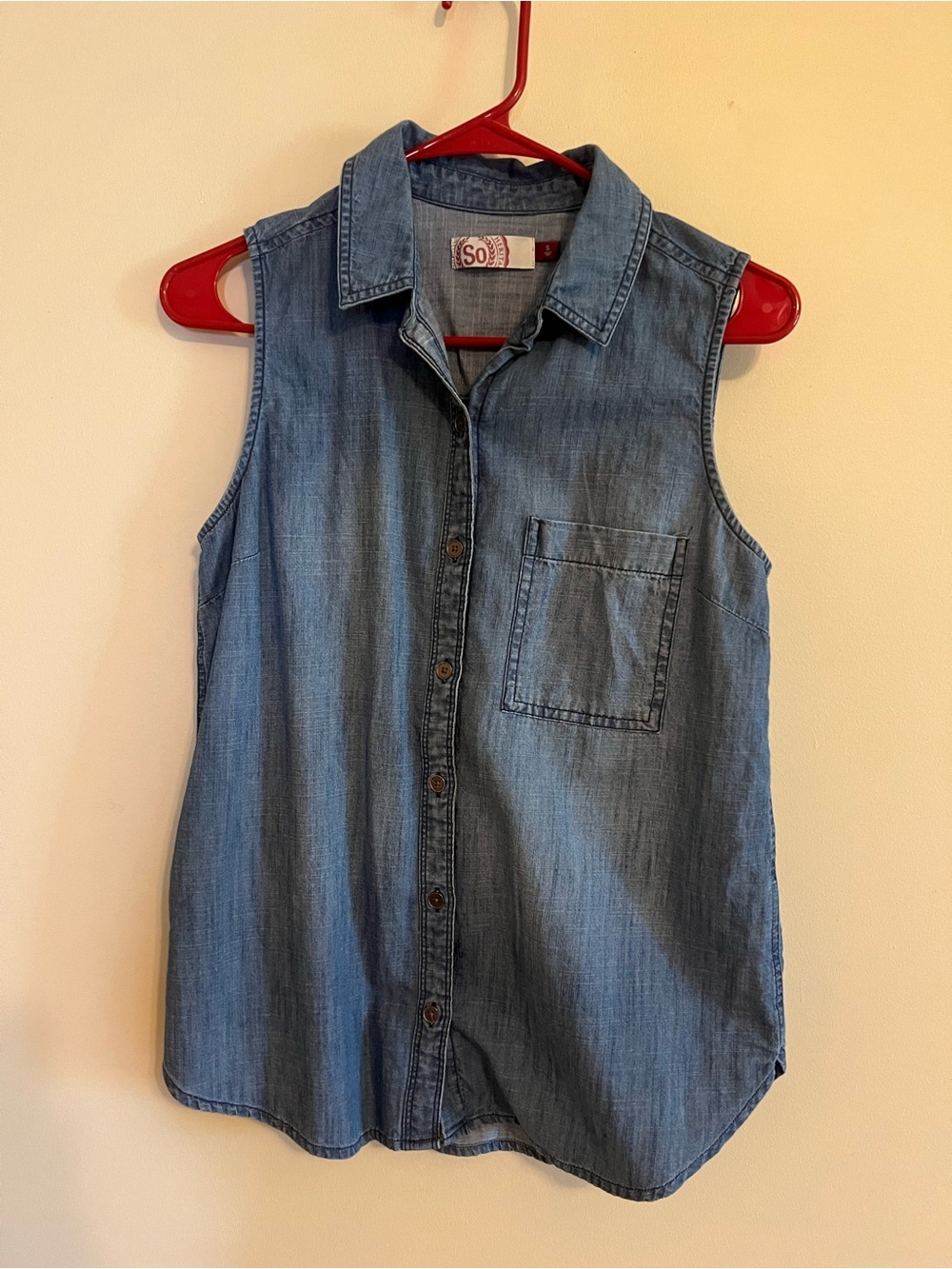SO lightweight denim sleeveless button up. Size small